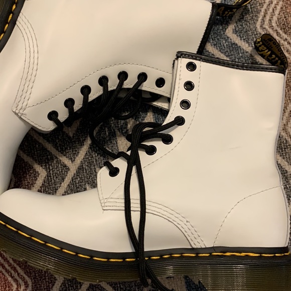 White docs - Picture 6 of 7
